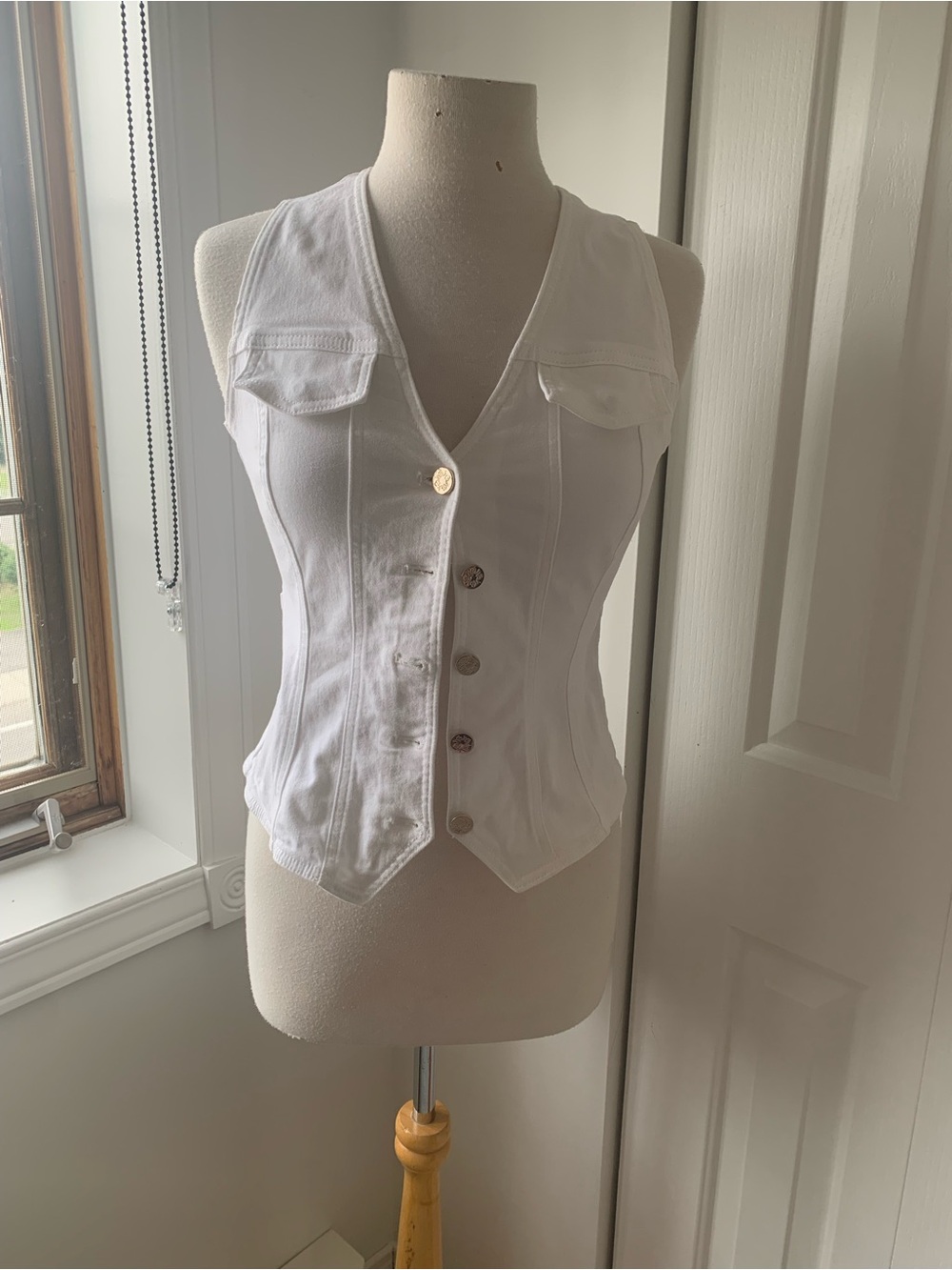 White House Black Market White Fitted Button-Front Vest